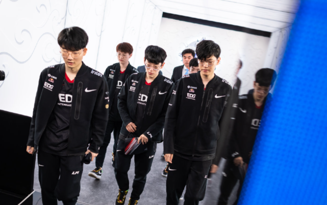 展示了他对 展示了他对