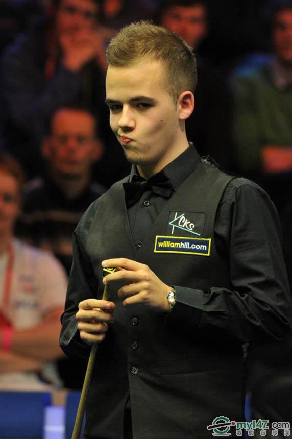 众为之动容 众为之动容